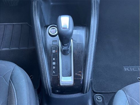 Used 2019 Nissan Kicks SV FWD image 11