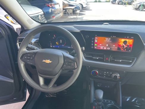 Used 2025 Chevrolet TrailBlazer LT image 32