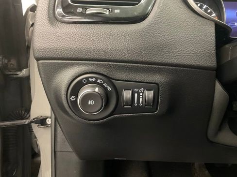 Used 2021 Jeep Compass Limited FWD image 14
