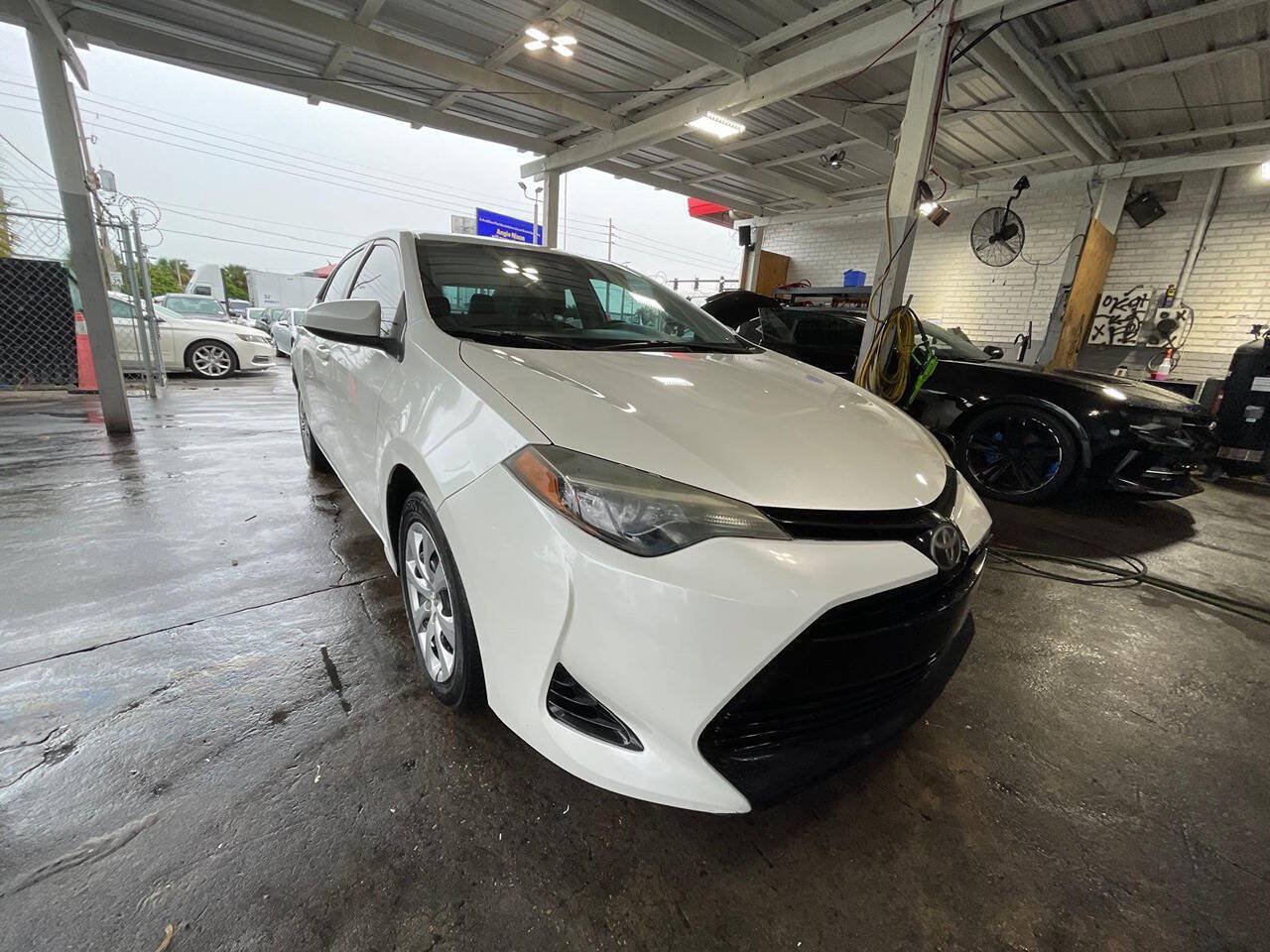 Used 2017 Toyota Corolla LE FWD image 2