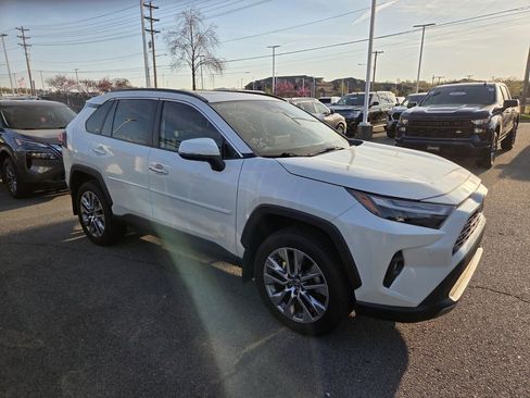 Used 2022 Toyota RAV4 Limited image 3