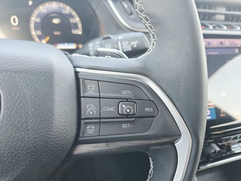 Used 2024 Jeep Grand Cherokee Limited w/ Luxury Tech Group II image 23