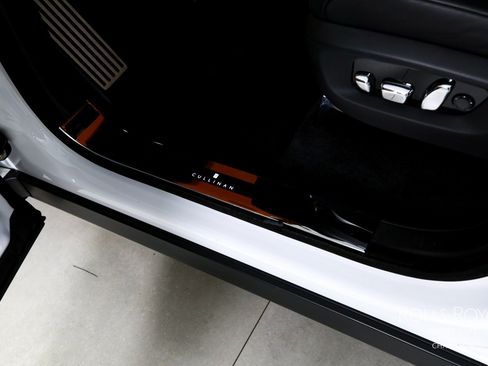Certified 2020 Rolls-Royce Cullinan AWD/4WD image 16