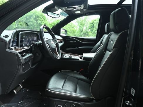 Used 2024 Cadillac Escalade Premium Luxury w/ LPO, Floor Liner Package AWD/4WD image 3