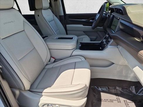 Used 2024 GMC Yukon XL Denali w/ Advanced Technology Package AWD/4WD image 23