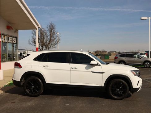 Used 2022 Volkswagen Atlas Cross Sport SE FWD image 4