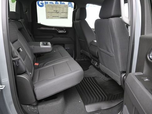New 2025 GMC Sierra 1500 Elevation image 9