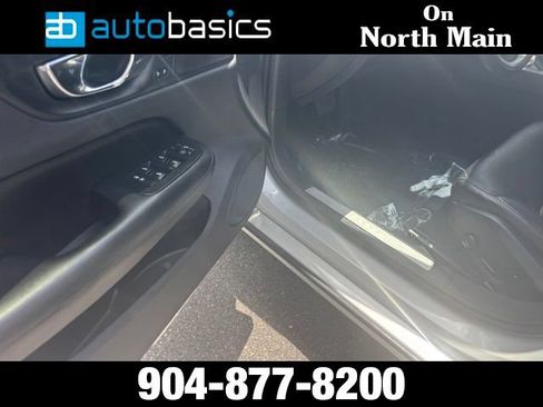 Used 2019 Volvo S60 T5 Momentum w/ Multimedia Package FWD image 19