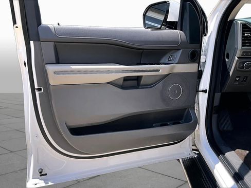 Used 2018 Ford Expedition XLT w/ Equipment Group 202A RWD image 22