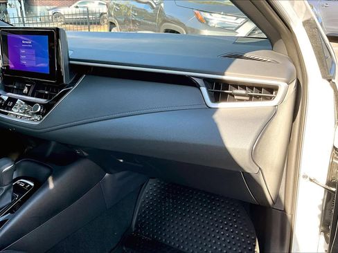 Certified 2025 Toyota Corolla SE image 17