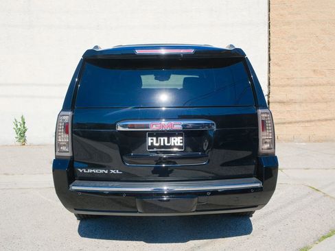 Used 2015 GMC Yukon XL Denali w/ Premium Package image 5