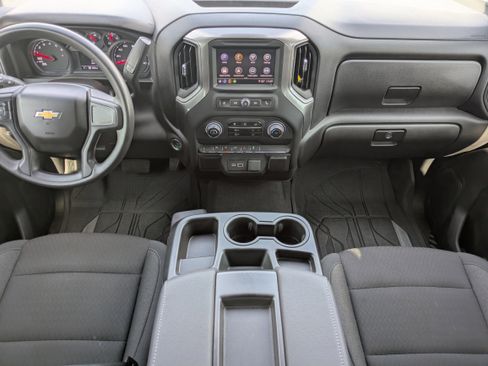Used 2025 Chevrolet Silverado 1500 Custom image 8