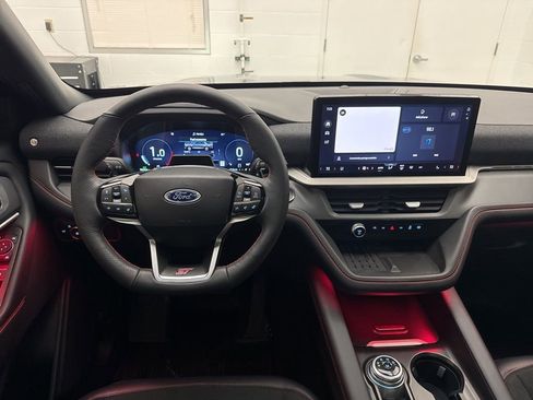 Used 2025 Ford Explorer ST image 23