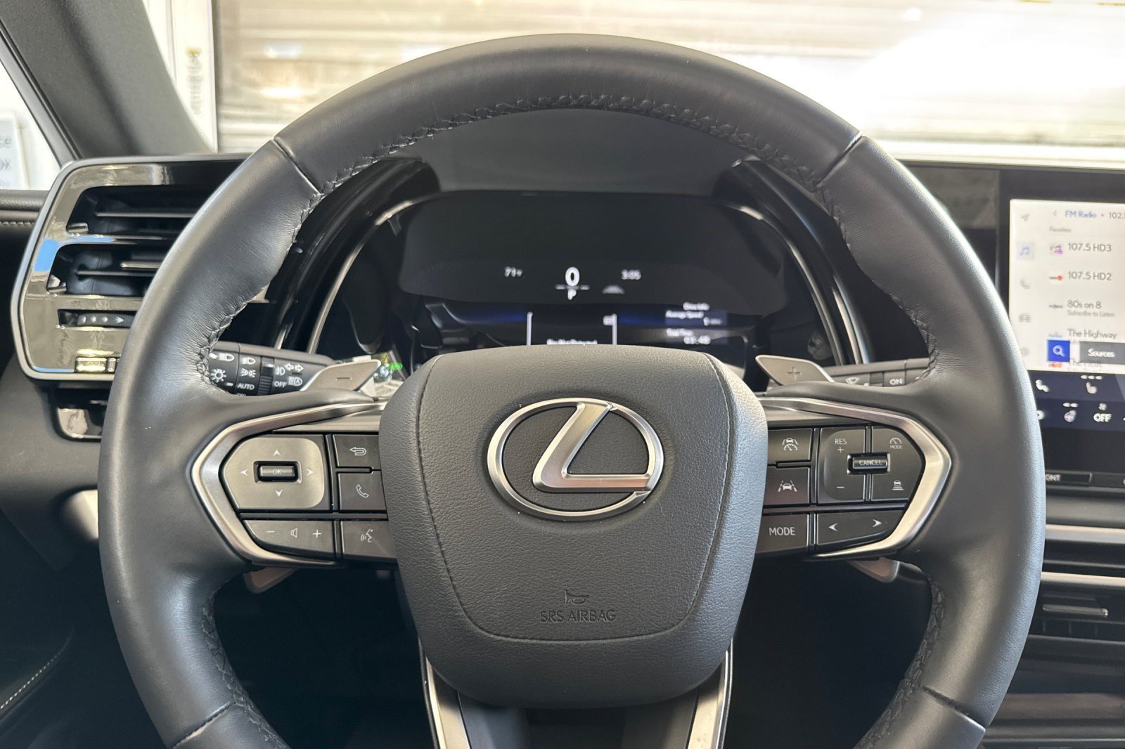 Certified 2025 Lexus RX 350 FWD w/ Technology Package image 29