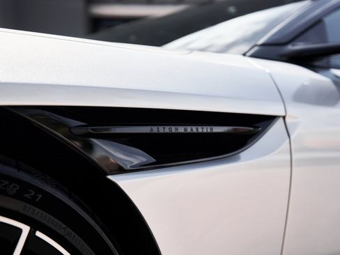 Used 2024 Aston Martin DB12 Coupe image 8