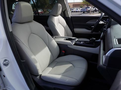 Used 2024 Toyota Grand Highlander XLE image 13