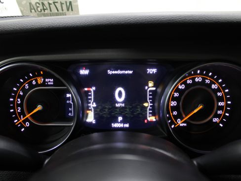 Used 2023 Jeep Gladiator Willys image 12