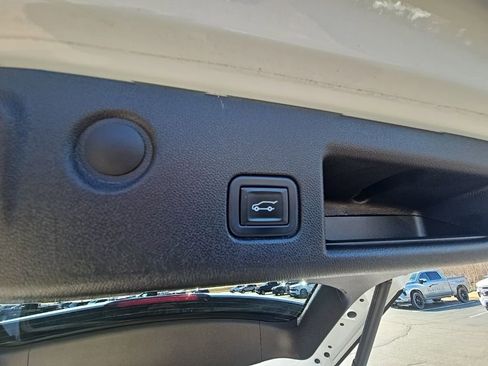 Used 2024 Chevrolet Equinox LT AWD/4WD image 30
