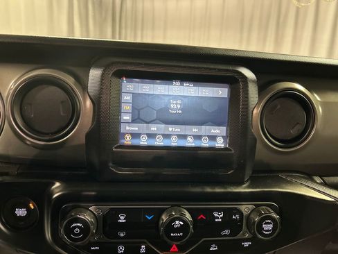 Used 2022 Jeep Wrangler Unlimited Sport image 17