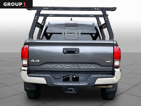 Certified 2022 Toyota Tacoma SR5 AWD/4WD image 5