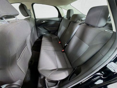 Used 2017 Ford Focus SE FWD image 19