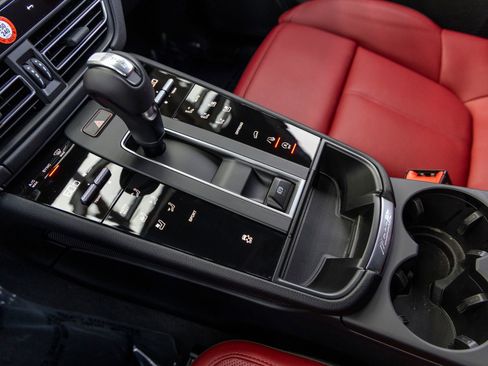 New 2025 Porsche Macan image 37