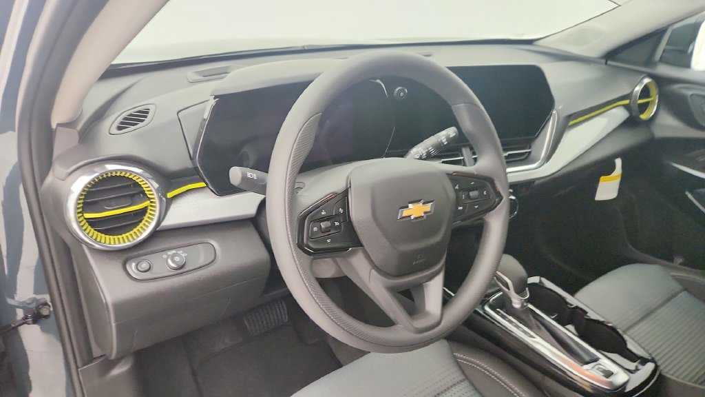 Used 2026 Chevrolet Trax LT FWD image 13