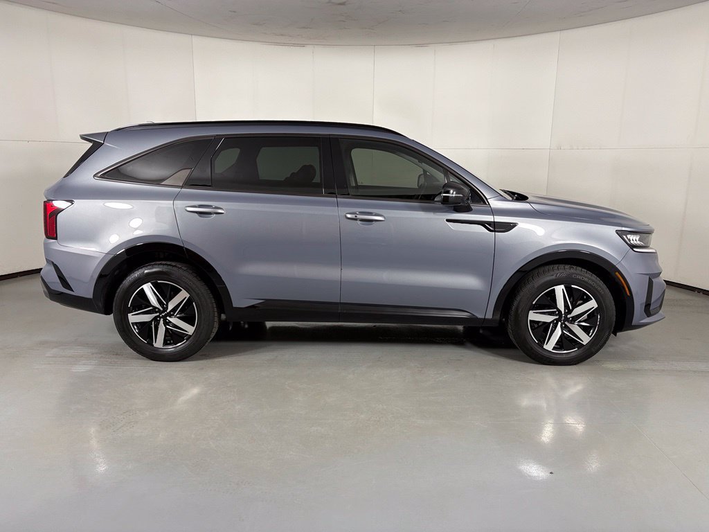 Used 2023 Kia Sorento S w/ Panoramic Sunroof Package FWD image 9