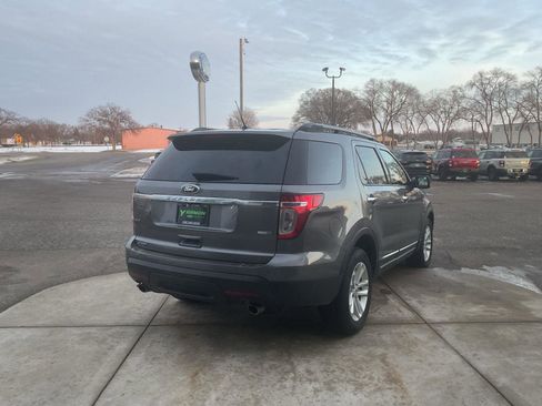 Used 2013 Ford Explorer XLT image 5