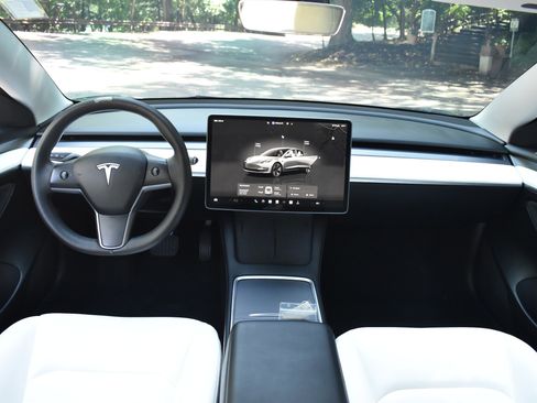 Used 2022 Tesla Model 3 Standard Range image 28