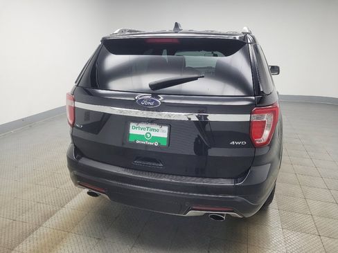 Used 2018 Ford Explorer XLT image 7
