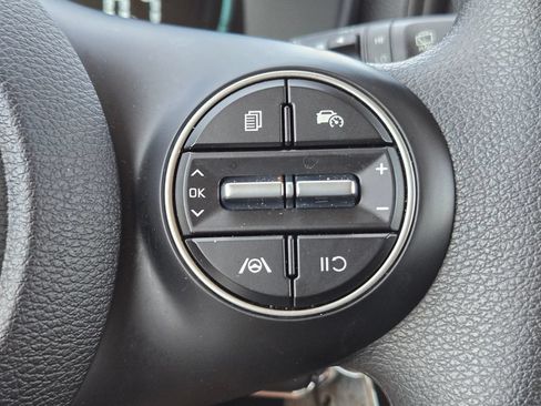 Certified 2025 Kia Soul LX w/ LX Technology Package FWD image 24