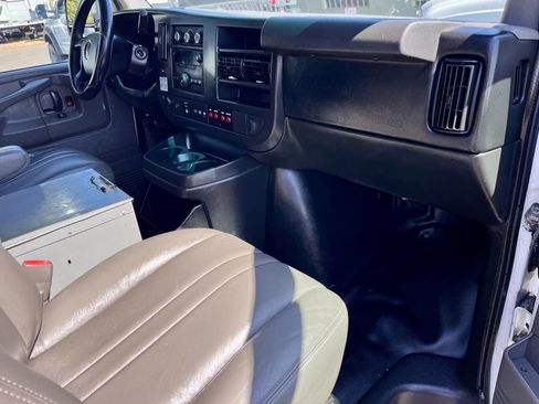 Used 2014 Chevrolet Express 2500 RWD image 16