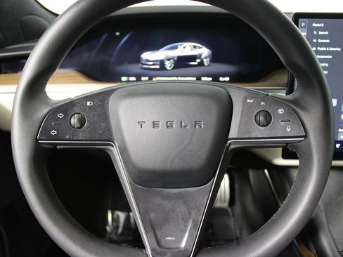 Used 2021 Tesla Model S Plaid image 13