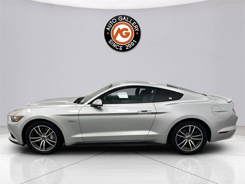 Used 2017 Ford Mustang GT image 4