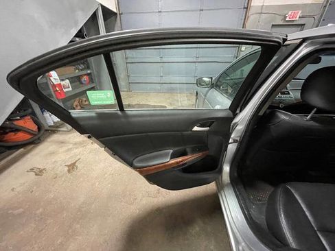 Used 2011 Honda Accord EX-L image 22