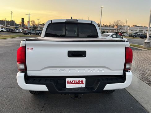 Used 2019 Toyota Tacoma SR image 5