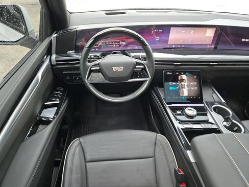 Used 2025 Cadillac Escalade Sport w/ Touring Package AWD/4WD image 18