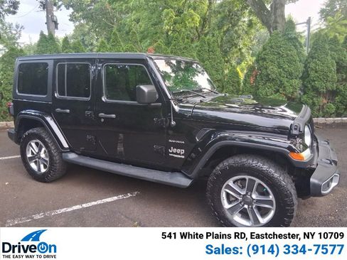 Used 2019 Jeep Wrangler Unlimited Sahara w/ Advanced Safety Group AWD/4WD image 3