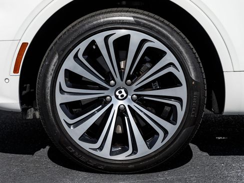 Certified 2023 Bentley Bentayga AWD/4WD image 12