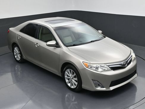 Used 2014 Toyota Camry XLE w/ Leather Package FWD image 42