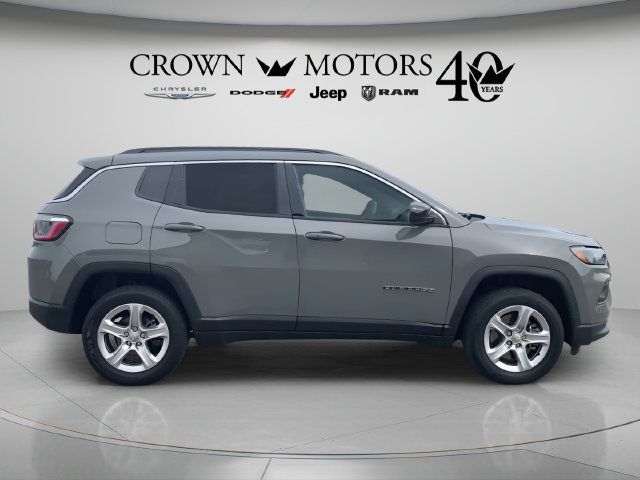 Used 2023 Jeep Compass Latitude w/ Sun and Sound Group AWD/4WD image 4