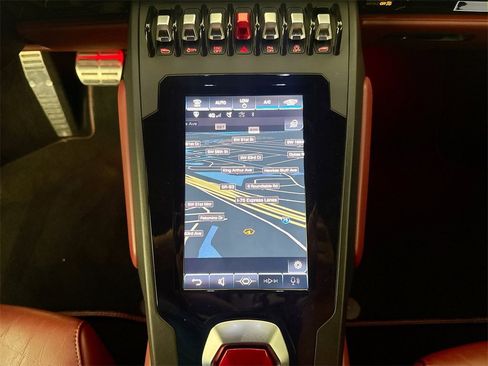 Used 2020 Lamborghini Huracan EVO image 13