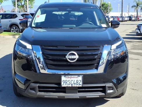 Certified 2025 Nissan Pathfinder SV FWD image 2