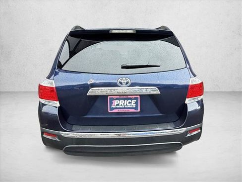 Used 2013 Toyota Highlander FWD w/ Cold Weather Pkg image 3