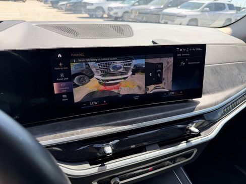 Used 2023 BMW X7 xDrive40i w/ Climate Comfort Package AWD/4WD image 15