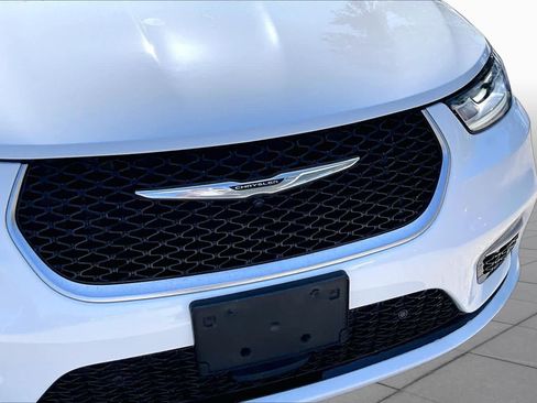 Used 2024 Chrysler Pacifica Pinnacle FWD image 30