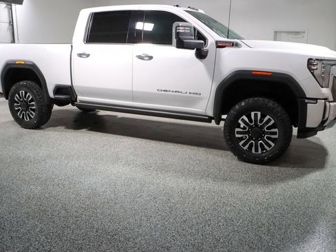 Used 2024 GMC Sierra 2500 Denali w/ Denali Reserve Package image 7