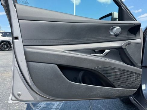 Used 2024 Hyundai Elantra SEL FWD image 12