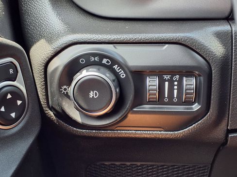 Used 2021 Jeep Wrangler Sport AWD/4WD image 9
